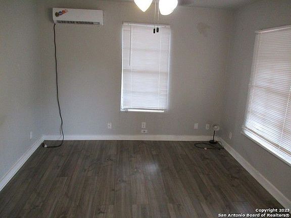 4th image of 443 SW 34th St