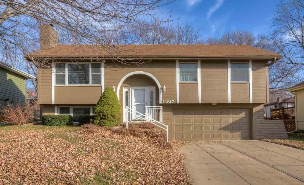 3 bed, 1805 sqft, $2,300 — Photo 1