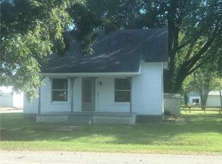 15 W 3rd St, Adrian, MO 64720