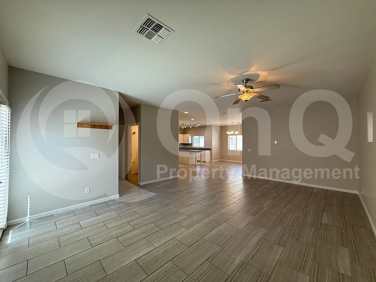 4 bed, 2.5 bath, 2078 sqft, $2,400 — Photo 3
