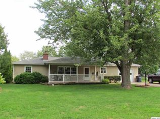 107 Parkway Dr, Carthage, IL 62321