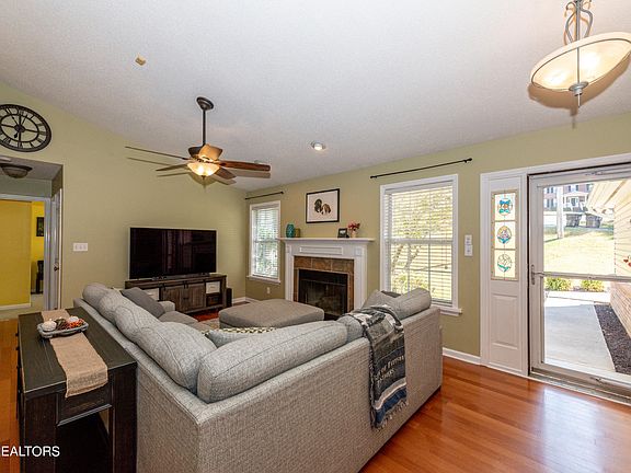 3rd image of 1515 Randall Park Dr