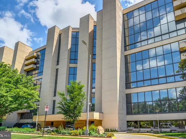 1101 S Arlington Ridge Rd APT 208, Arlington, VA 22202