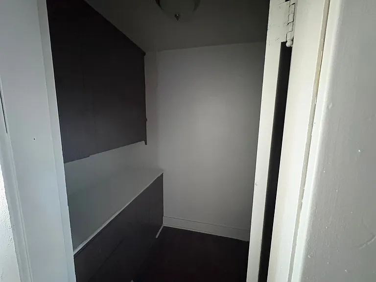427 S Elm St — Photo 5