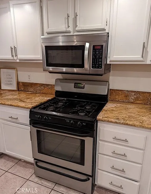 3 bed, 2.5 bath, 1364 sqft, $2,700 — Photo 3