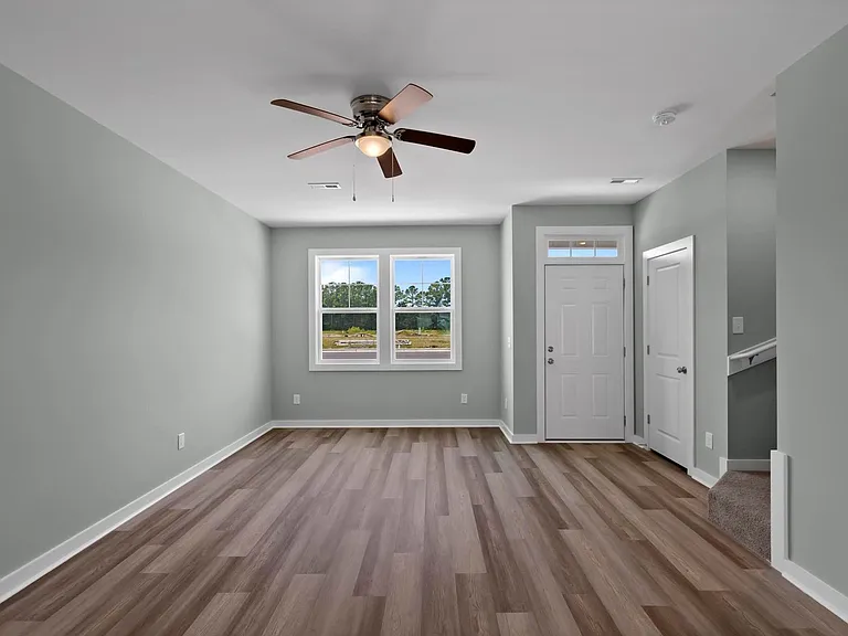 320 Starfish Ln — Photo 3