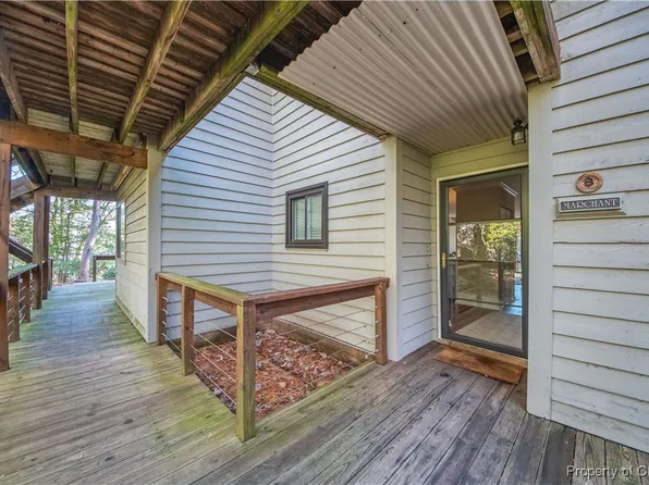 97 Villa Ridge Dr #B, Hartfield, VA 23071