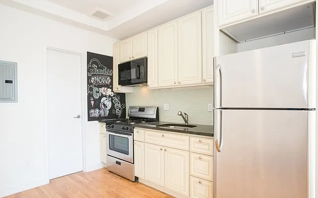 Rented by Nooklyn NYC LLC | media 21