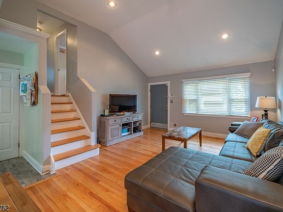 4th image of 748 Joralemon St