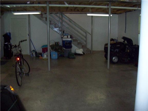 5th image of 2419 Ellsworth Dr