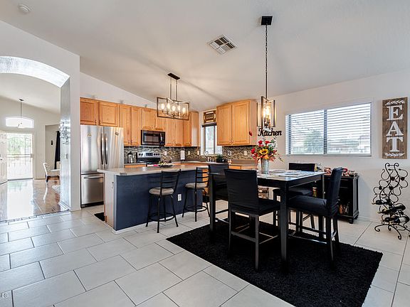 3rd image of 1728 E Cardinal Dr
