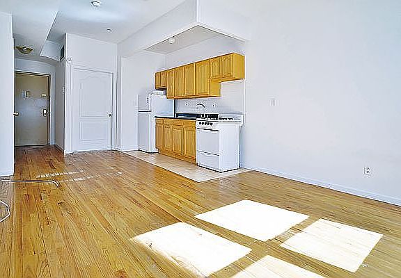 3rd image of 52 W 14th St #3CC