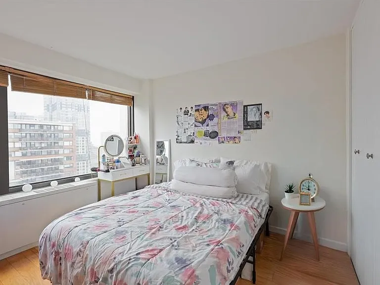 135 Montgomery St #20H — Photo 10