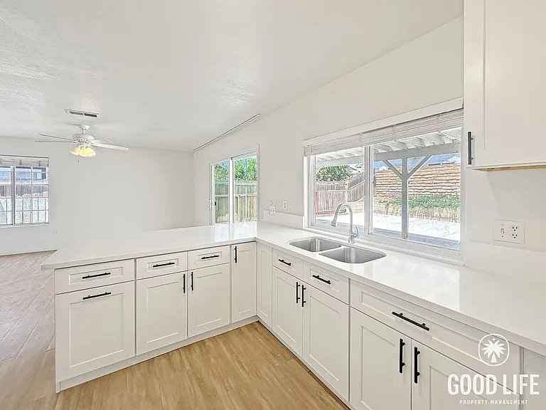 1311 Carnell Ct — Photo 8