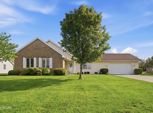 5724 Clover Ridge Dr, Lima, OH 45807
