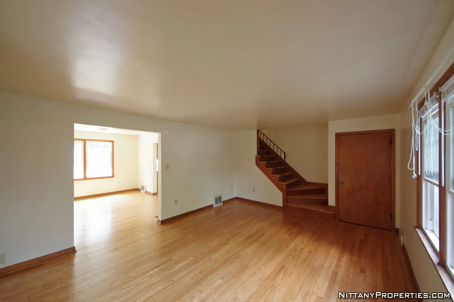 3 bed, 1.5 bath, 1300 sqft, $2,750 — Photo 3