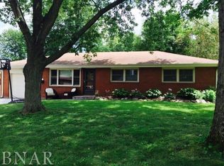 15 Hawthorne Dr, Normal, IL 61761