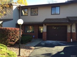 530 Barberry Ln, New Windsor, NY 12553