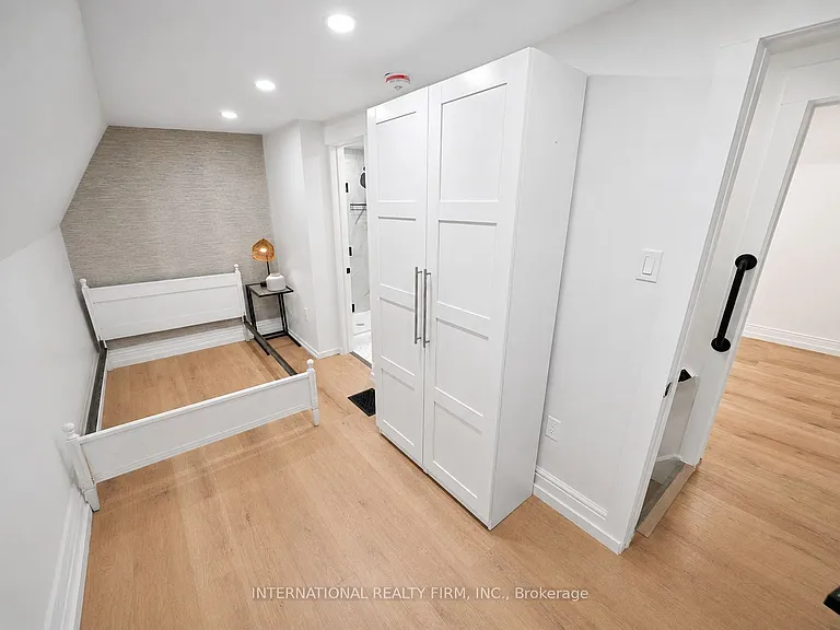 793 Dufferin St #UPPER — Photo 24