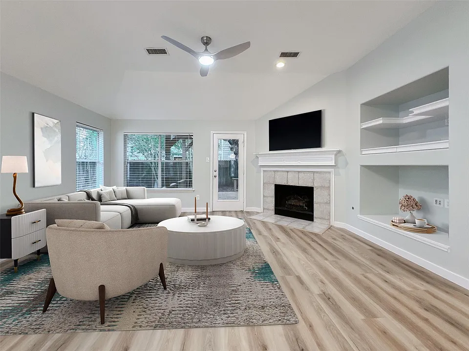 27 Auburn Path Dr