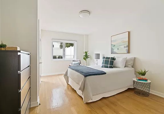 4th image of 290 13th St #1