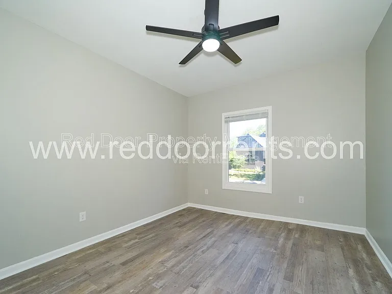 1337 E Market St #5 — Photo 12