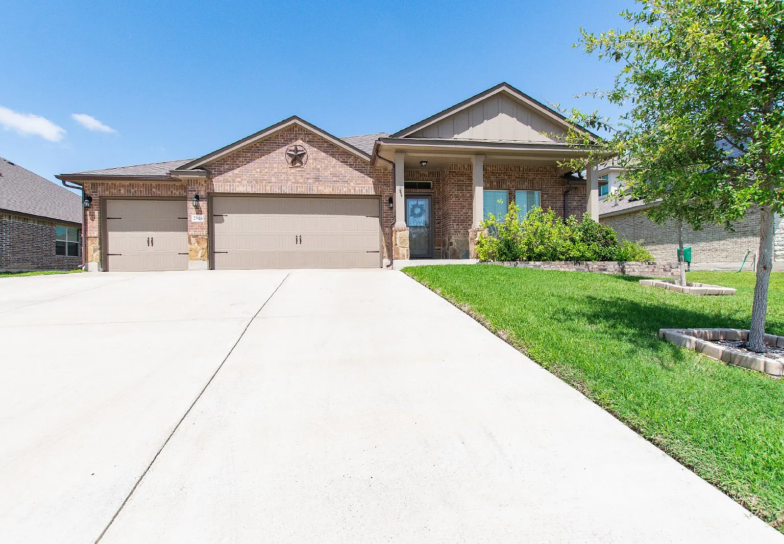 4 bed, 2.0 bath, 1785 sqft, $1,900 — Photo 1