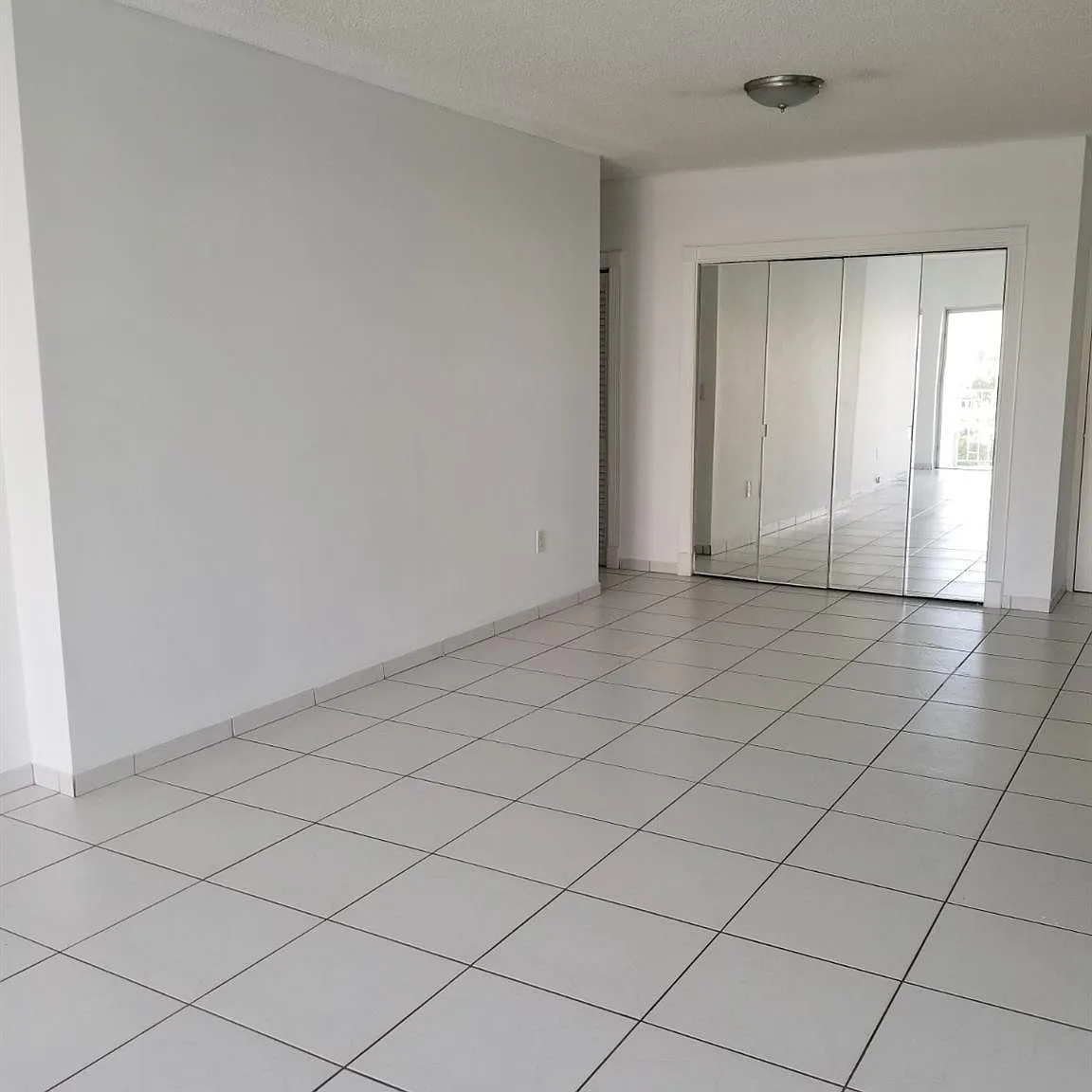 1 bed, 1.5 bath, 762 sqft, $2,100 — Photo 3
