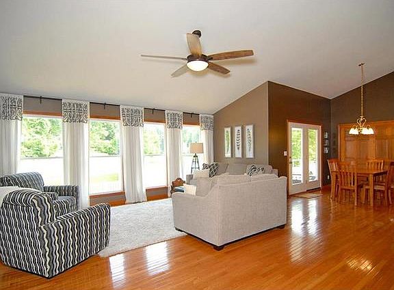 4th image of 3078 Crystal Lake Dr