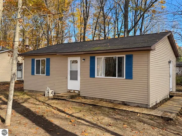 4653 N Reynolds Rd, Lake Ann, MI 49650
