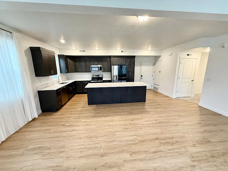 754 W Blue Magic Ln #101 — Photo 6