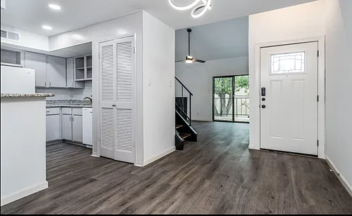 10811 Richmond Ave Photo 1