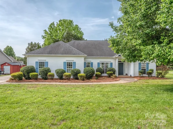 2603 Willis Dr, Harrisburg, NC 28075