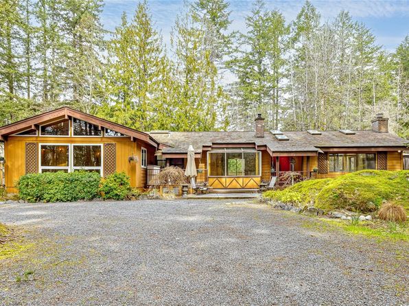 2298 Munn Rd, Highlands, BC V9E 1H4