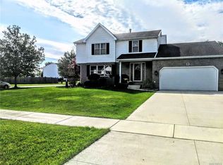 38 Camelot Dr, West Seneca, NY 14224