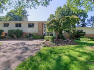 5379 Kellen Ln, Bloomfield Hills, MI 48302