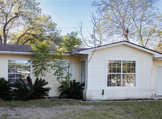 2503 E Mistletoe Ave, Victoria, TX 77901