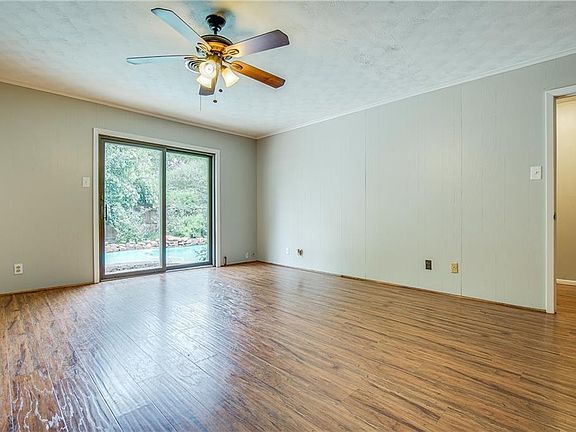 5th image of 806 Bonner St
