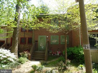 2094 Golf Course Dr, Reston, VA 20191