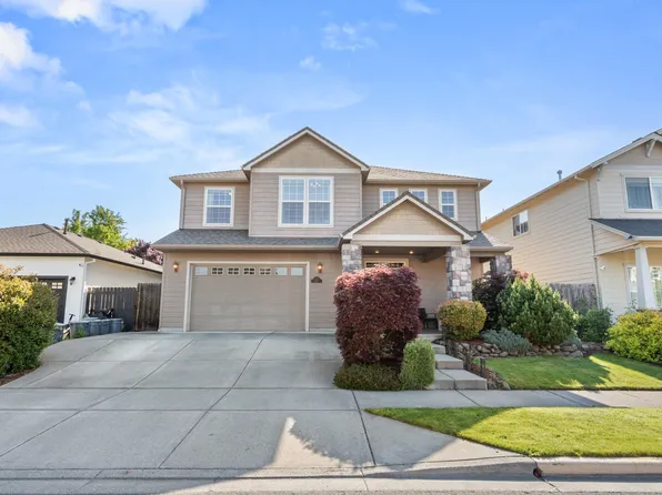 711 Isherwood Dr, Central Pt, OR 97502