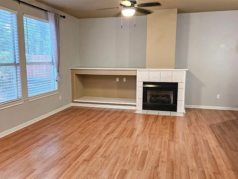 2100 Pipers Field Dr #4 — Photo 3