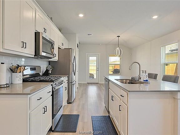 5th image of 713 Granger Ln
