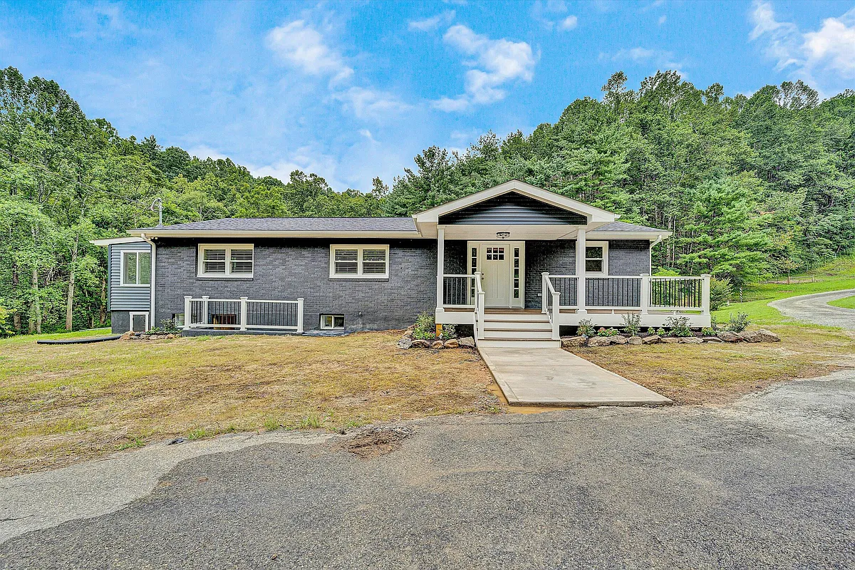 Building Photo - 251 Meadow Branch Rd