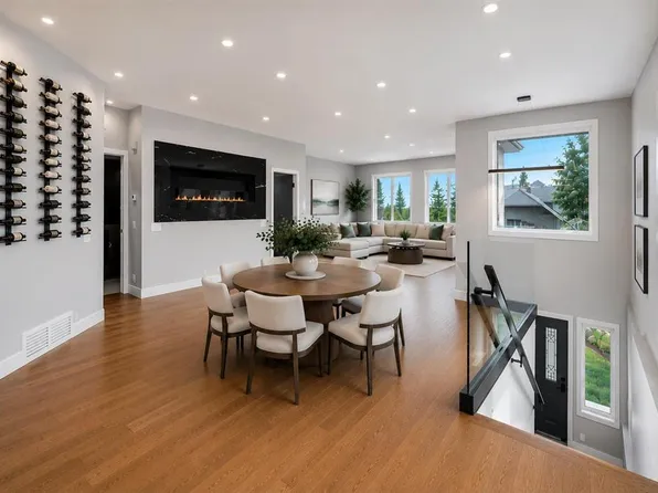 3223 W Signal Hill Dr SW, Calgary, AB T3H 3T4