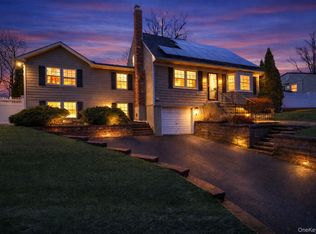 92 Hawthorne Rd, Kings Park, NY 11754