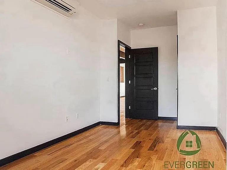957 Kent Ave #3G — Photo 5