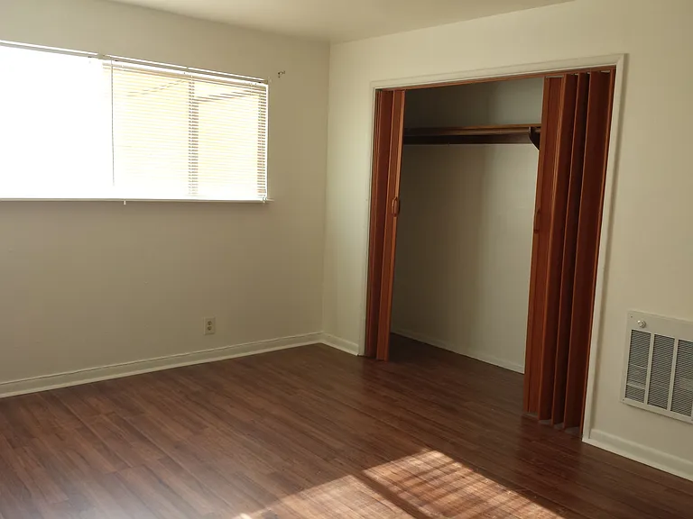2419 S Graham St #V — Photo 8