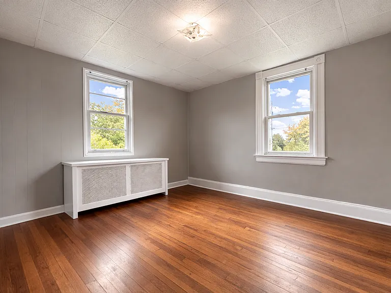 2604 Hamilton Ave — Photo 6