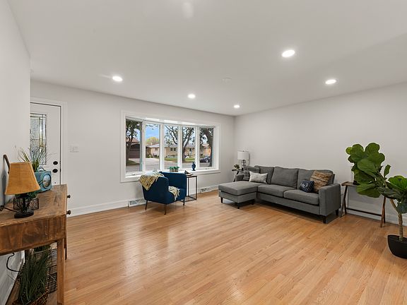 4th image of 667 W Saint Aubin Dr