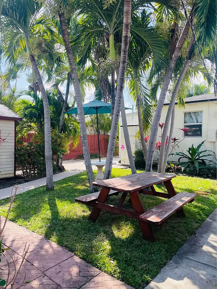 1 bed, 1080 sqft, $1,900 — Photo 2
